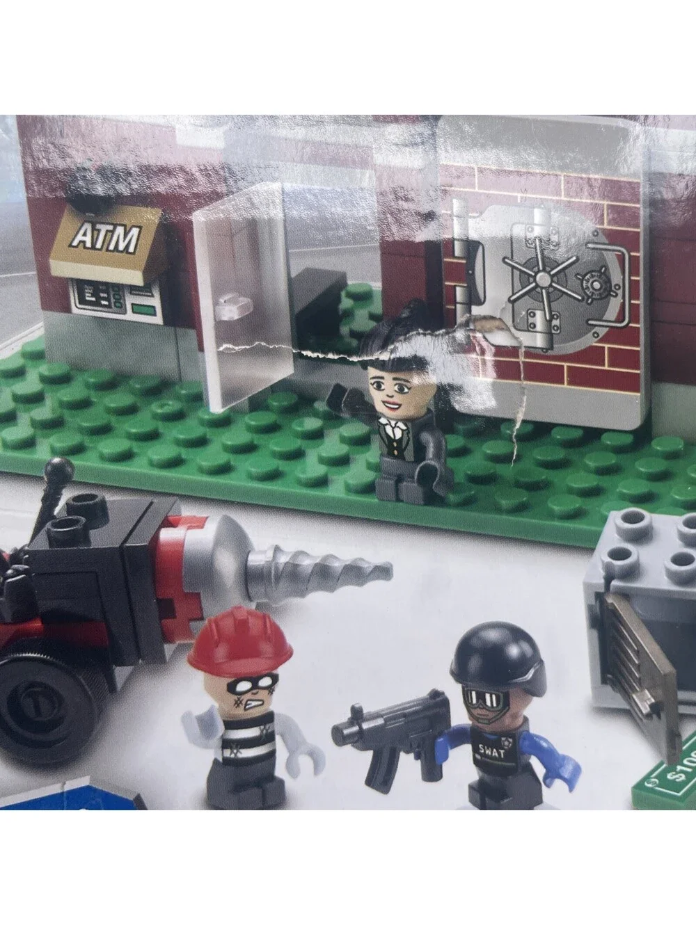 KRE-O CITYVILLE INVASION BANK BANDIT BUST BUILDING SET A3253! Box Wear